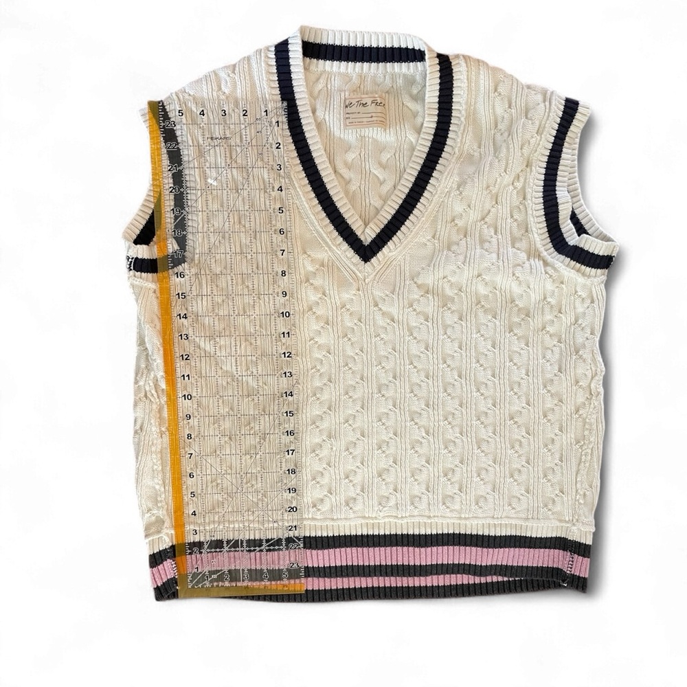 Like New Free People V-Neck Sweater in White and Pink - Picture 3 of 5